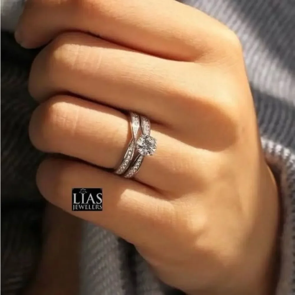 Brand New 18k White Gold Wedding Ring Set